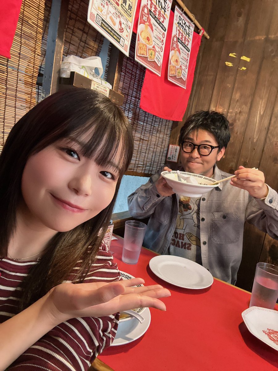 kohinatamika's tweet photo. #大垣アニ文
MCの鷲崎さん！！

岐阜タンメンも焼肉も連れて行ってくださり、沢山岐阜の美味しいご飯を教えて��ださりました😭✨
（マネージャーさん達も同行です🍜）

イベントでも鷲崎さんのおかげで緊張せずにお話ができて、とっても楽しかったです☺️

本当にお世話になりました！！ https://t.co/BZ4DUTvNnc