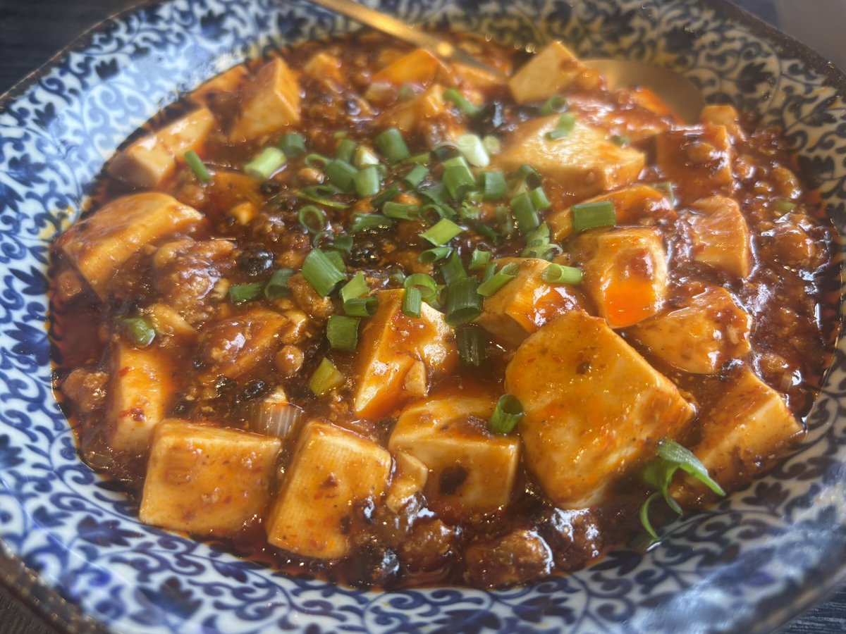 nekurahacker's tweet photo. 信じられる？麻婆豆腐以外おかわりできて、これで800円だぜ

久々に行ったけど改めてビビった

#池袋ガチ中華 https://t.co/f2w7kuIRjq