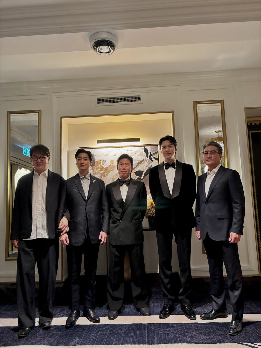 genius_ming's tweet photo. ✨️암살자들 싱가폴 국제영화제 개막상영 전석 매진✨️ https://t.co/SKifWcWGxw