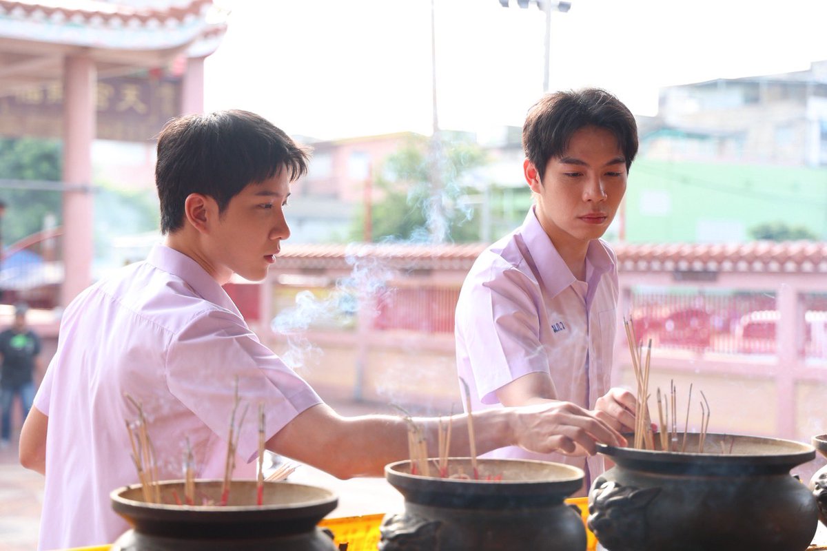 IVSBDragon's tweet photo. เคียงมังกร Q1 
เปิดมาก็เริ่มเรียนรู้กันเลยคับ😳 

#TheInvisibleDragon
#GMMTV
@Firstkpp @myktnw https://t.co/oRz5vFVN1d