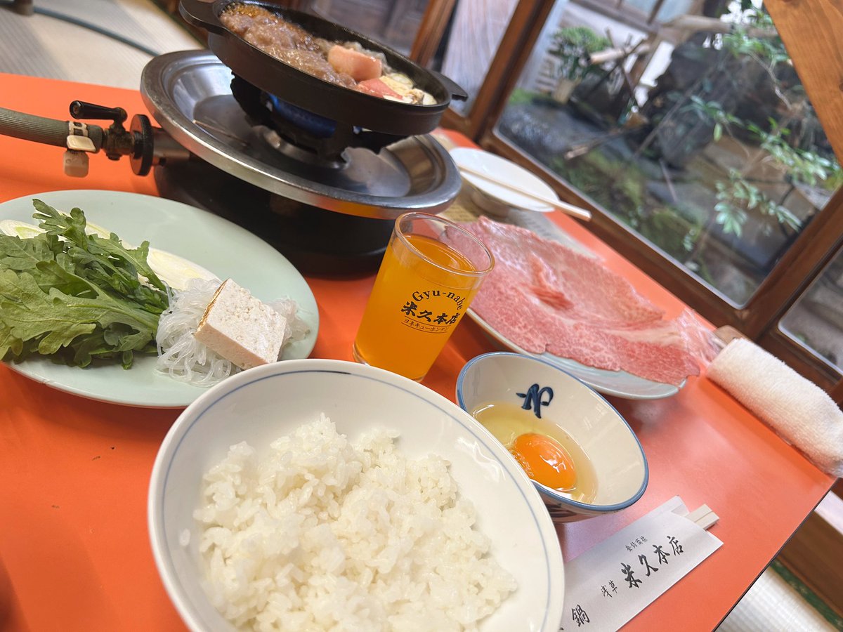 rocomokon's tweet photo. 若干の二日酔いの中
一人で牛鍋食べて帰宅です
おいしかったー！ https://t.co/v1caAq6nMq