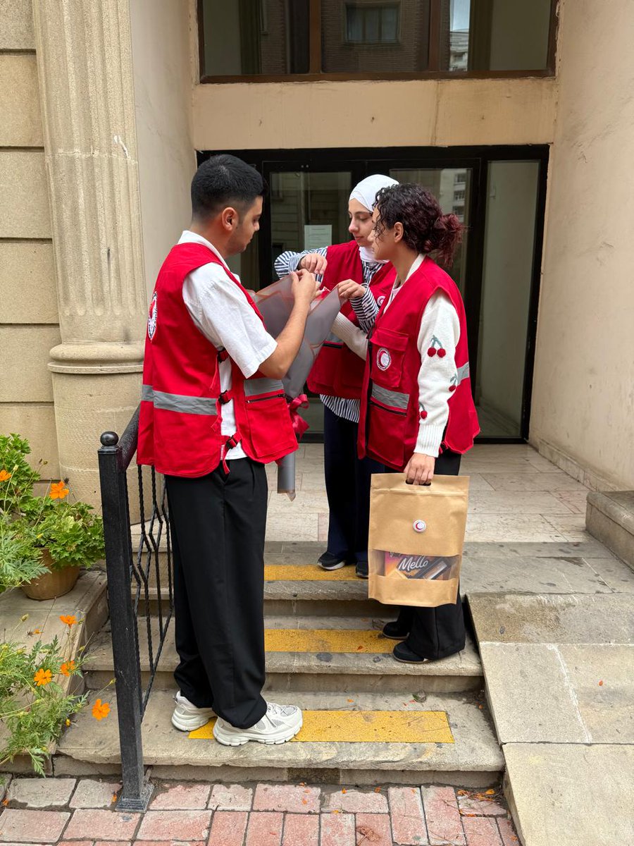 AzRedCrescent's tweet photo. On the occasion of October 5 – World Teachers' Day – volunteers from the Azerbaijan Red Crescent Society visited retired teachers at their homes to offer their congratulations. https://t.co/yVGzm88ohf