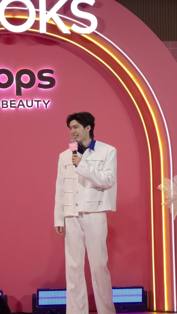 topsthailand's tweet photo. อู๋หล่อไหมค้าบเดซี่ 🥰

AOU WITH NIVEA TOPS 

#TopsofBeauty2026 #LOOKSครบทุกเรื่องบิวตี้ #TOPSTHAILAND #NIVEA #NIVEABodyxAou #NIVEAxAou https://t.co/ezOfVTQ4Hj