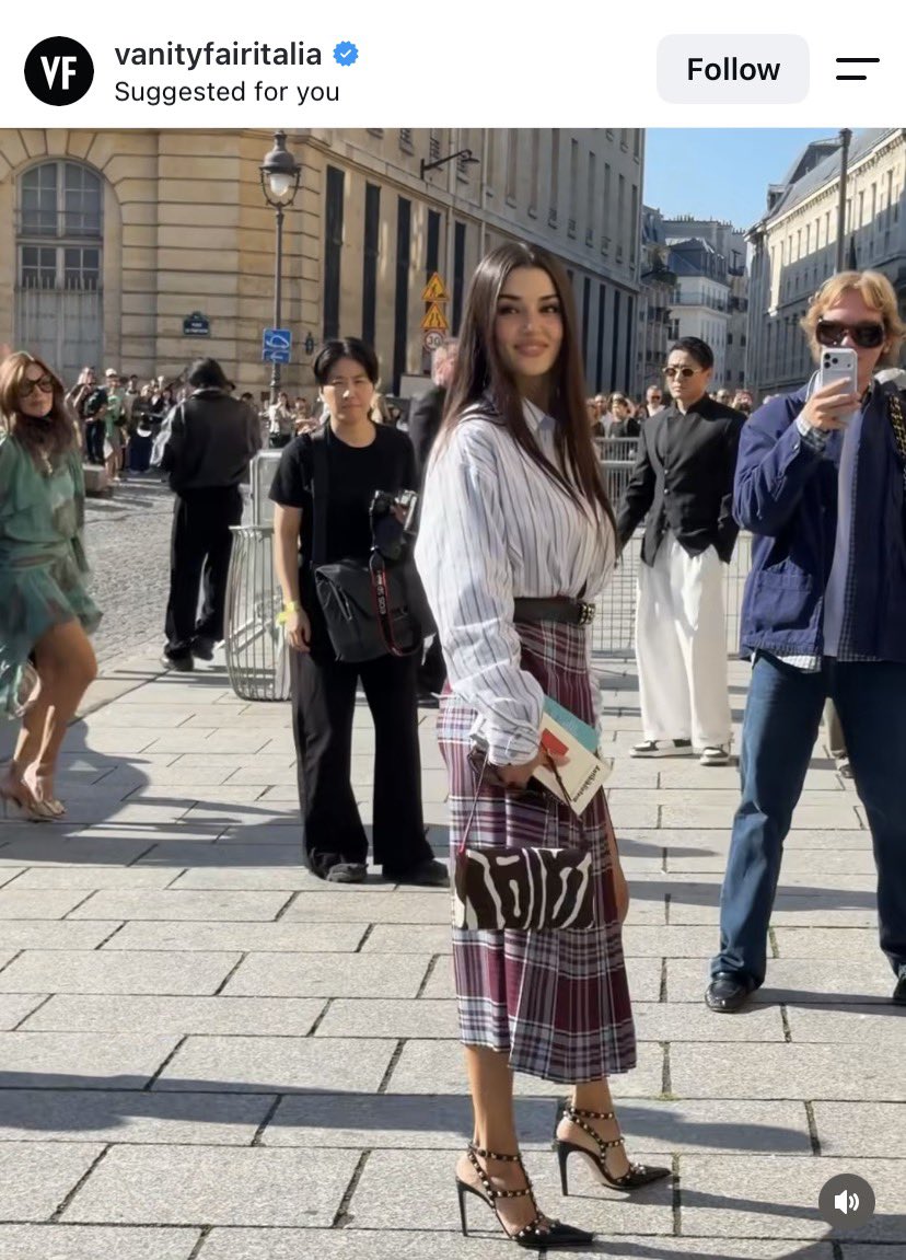 savcimiyy's tweet photo. once again ALL eyes on her

Vanityfair Italia, Vanityfair France, GQ Mexico, Marieclaire France

#HandeErçel | #PFW | #ParisFashionWeek | HandexValentinoSS27 | #ValentinoSS27 https://t.co/vqi70uMRmP