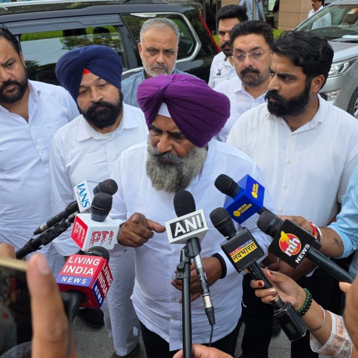 PargatSOfficial's tweet photo. I strongly condemn the FIR registered against Congress MLA @SukhpalKhaira.

Questioning the illegal use of government property cannot be used as a reason to silence the Opposition. The Supreme Court has also recognised that FIRs are public documents, subject to legal safeguards.

Rather, @AamAadmiParty leaders from outside Punjab are occupying government residences in violation of the rules. I demand that @DGPPunjabPolice investigate these unauthorised occupations and register FIRs wherever violations are found.

@AamAadmiParty must understand: police cases cannot silence the Congress. Punjab will not allow intimidation to stop questions about public accountability. The entire Congress party stands with Sukhpal Singh Khaira.