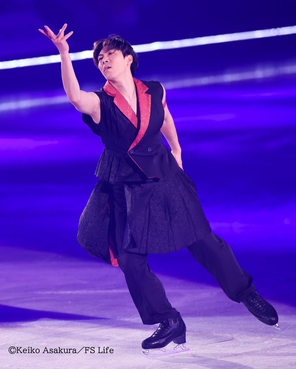 fskating_Life's tweet photo. 『フィギュアスケートLife Extra アイスショー2026』ではアイスショーにひっぱりだこの #田中刑事 インタビューを掲載。
「ファンタジー・オン・アイス」や「THE MELT」でも大活躍。「刀剣乱舞-ICE BLADE-」のへし切長谷部も堂に入ってました。#刀ブレ
https://t.co/95dBfODvD5 https://t.co/veLOd5Vdqt
