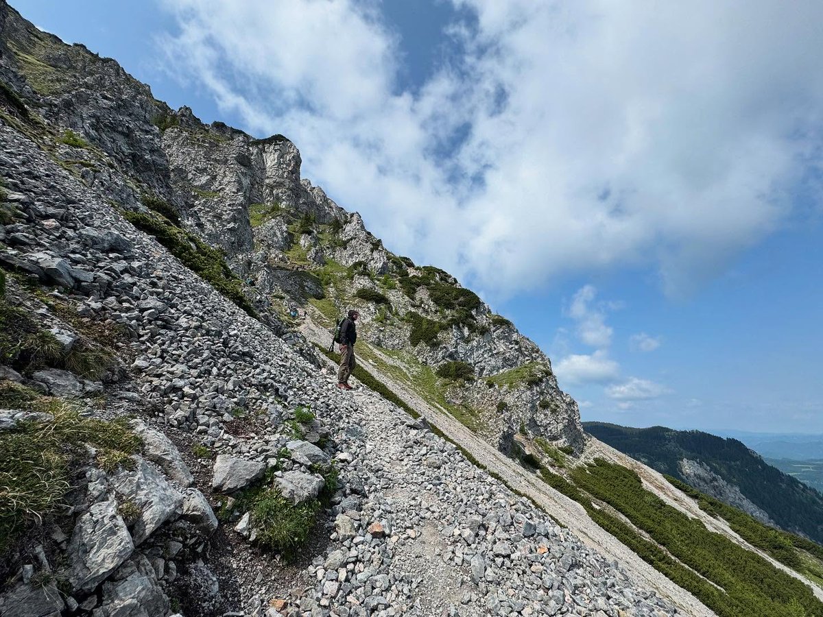 rnooshh1's tweet photo. Schneeberg, 2047 m: Österreichs Bergkulisse von ihrer schönsten Seite. https://t.co/uNPX1kF28b