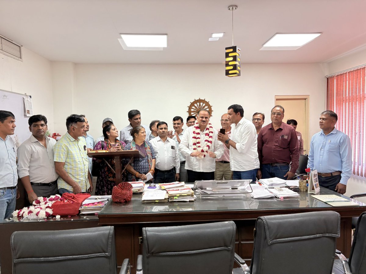 KRMEENA47342641's tweet photo. #जयपुर 
#निदेशक_महोदय का #हार्दिक_अभिनंदन 
#SNO #DPC #nursing #community https://t.co/3dqlWxFH8Z