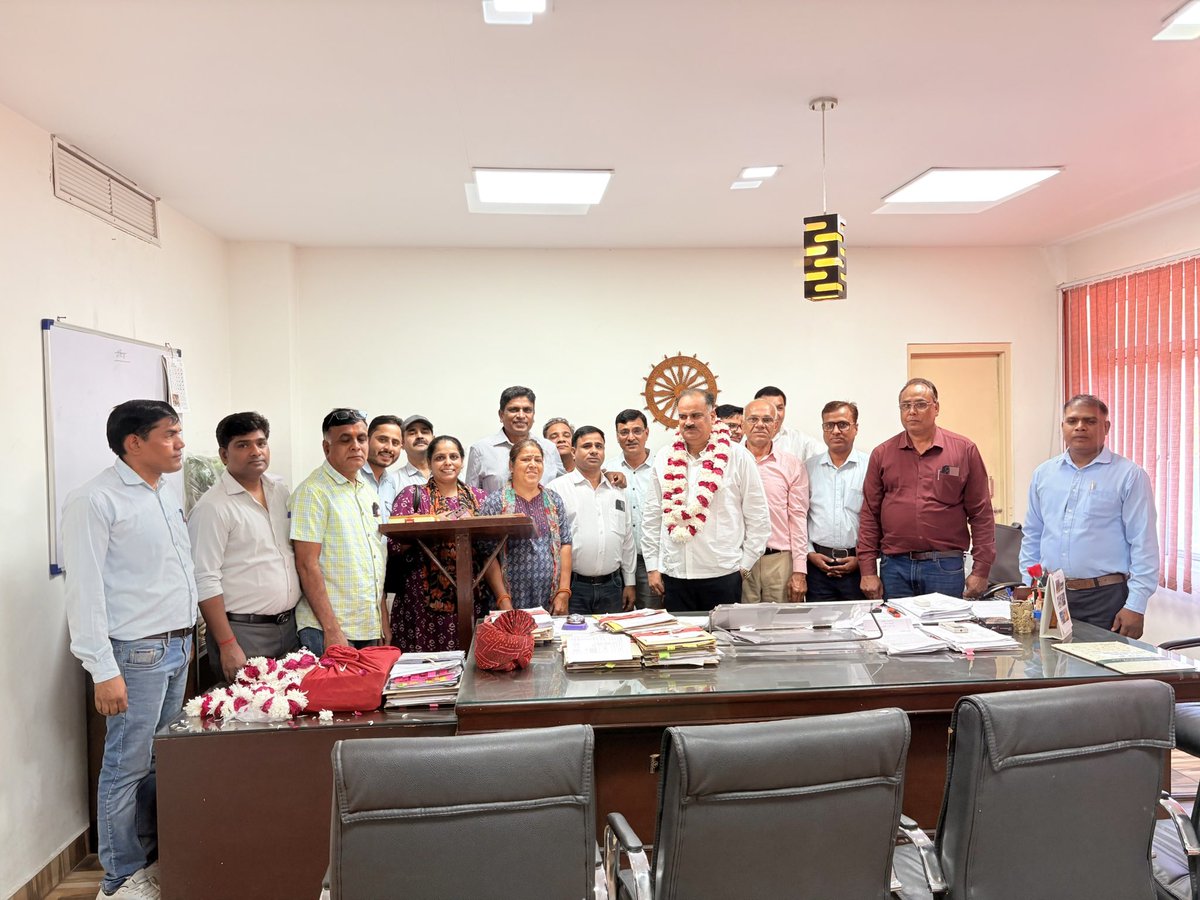 KRMEENA47342641's tweet photo. #जयपुर 
#निदेशक_महोदय का #हार्दिक_अभिनंदन 
#SNO #DPC #nursing #community https://t.co/3dqlWxFH8Z