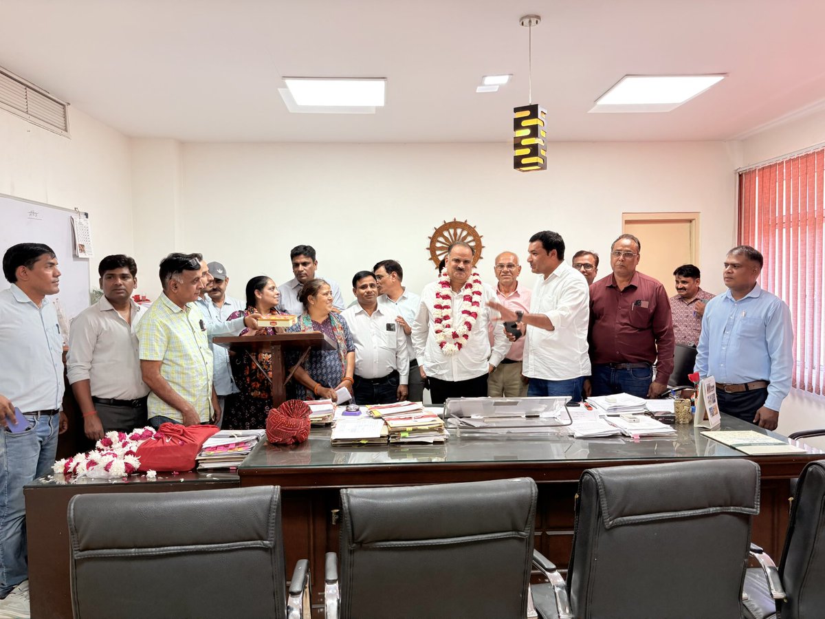 KRMEENA47342641's tweet photo. #जयपुर 
#निदेशक_महोदय का #हार्दिक_अभिनंदन 
#SNO #DPC #nursing #community https://t.co/3dqlWxFH8Z