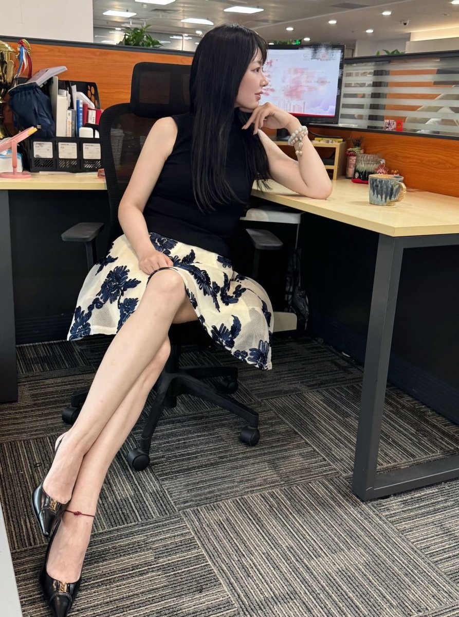 _andymarchiori's tweet photo. 第一次玩x，不知道30出头的银行打工阿姨会有人欣赏吗？  #反差职员 https://t.co/UHIUfTI5b6