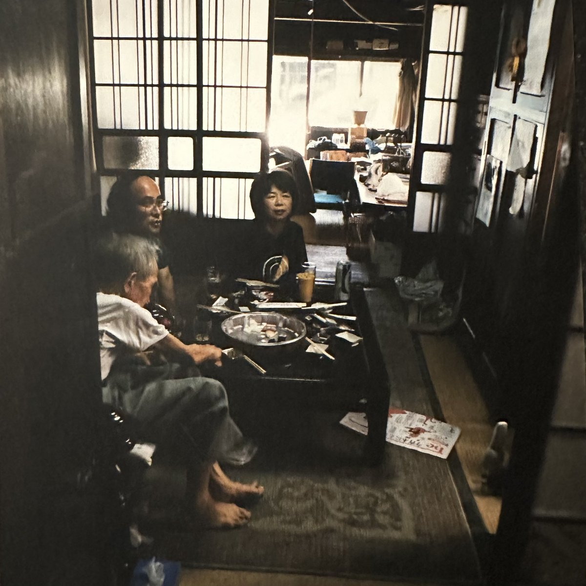 ame_chang's tweet photo. 昔の写真見てたら、友達の祖先の屋敷（廃墟）に行った時の写真と、私の祖父母宅（住んでるのに廃墟的）の写真も出て来た。
世が世なら知り合うことすらなかった身分差だったのかもな……と思った。

どちらの家も現存せず。
もっと写真撮っておけば良かった。 https://t.co/5BKskZ51ta