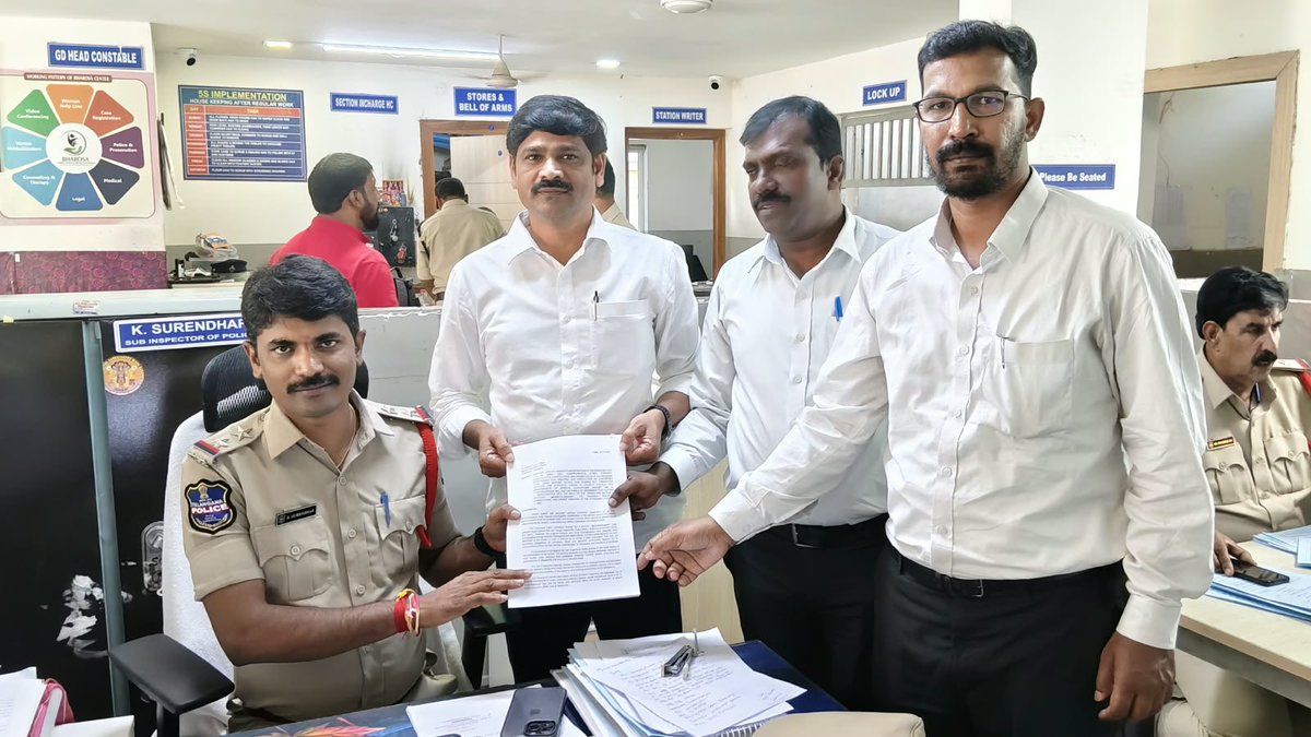 TeluguScribe's tweet photo. కేసీఆర్, కేటీఆర్, హరీష్ రావు మీద AI వీడియోల ద్వారా తప్పుడు ప్రచారం చేస్తున్న ఇందిరమ్మ రాజ్యం, రేర్ తెలంగాణ అనే సోషల్ మీడియా అకౌంట్ల మీద హైదరాబాద్ సైబర్ క్రైమ్ మరియు బంజారాహిల్స్ పోలీసులకు ఫిర్యాదు చేసిన బీఆర్ఎస్ లీగల్ సెల్ టీమ్ https://t.co/bTPn7Q3Ize