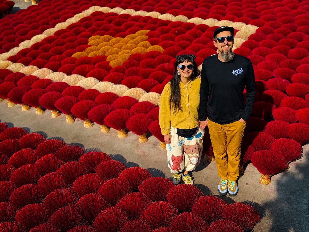 VASQZANDREA's tweet photo. Day 15: The most beautiful temple—truly breathtaking. A must-see. Along the way, we visited an incense village and learned how traditional Vietnamese hats are made. https://t.co/PdrZtj8sMA