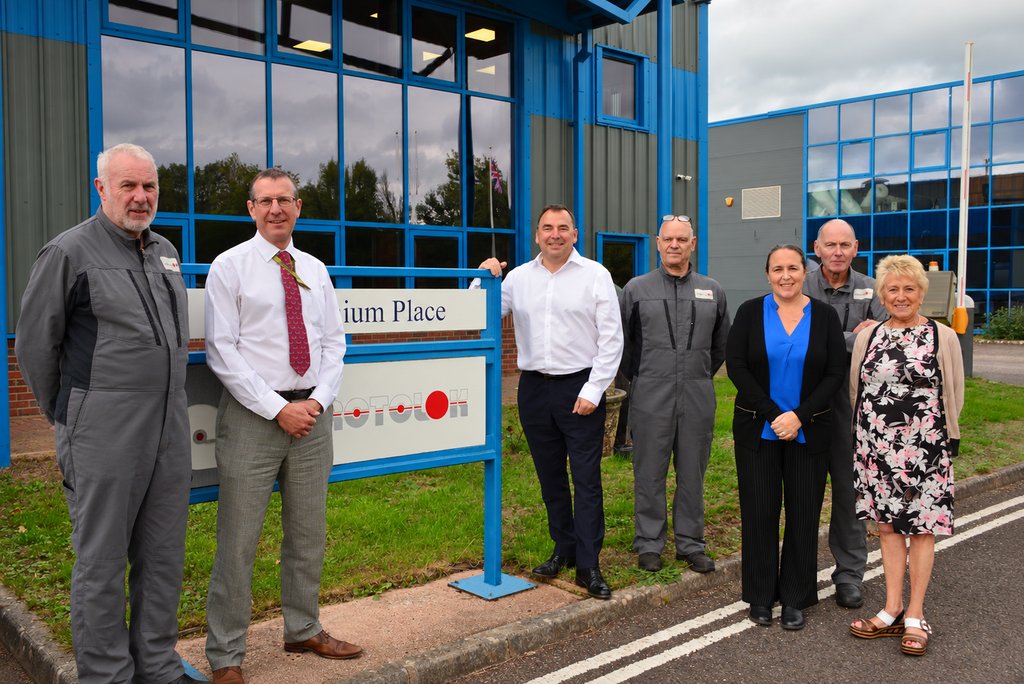 RotolokGroup's tweet photo. 30 Years at Rotolok! 🎉

Congratulations to Group Managing Director Sean Swales, who joins our 30 Years of Service Club alongside Ann McCauley, Simon Bates, Claire Hayes, Andrew Takle, Martyn Stoneman &amp; Tony Weiss.

Thank you all for 3 decades of commitment &amp; passion! 👏
 
#UKmfg https://t.co/Og1okbokGF