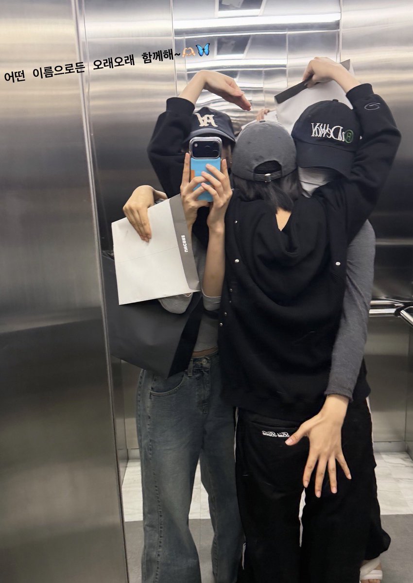 stitch_pololo's tweet photo. "อึนฮา,ชินบี,ออมจี"ได้เซ็นสัญญากับค่าย UNCORE เรียบร้อยแล้ว ส่วนชื่อวง VIVIZ ตอนนี้กำลังอยู่ในการพูดคุยกันอยู่ซึ่งยังไม่ได้ข้อสรุป อาจจะได้ใช้ชื่อเดิมหรืออาจจะเปลี่ยนชื่อใหม่ ส่งกำลังใจให้เต็มร้อยยยย https://t.co/EQ9ua9oNNs