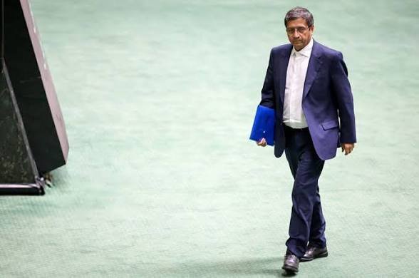 hkfm87's tweet photo. این بیشرف به تنهایی رید تو ارزش پول ملی.

#الاغ https://t.co/xnt9iQlej6