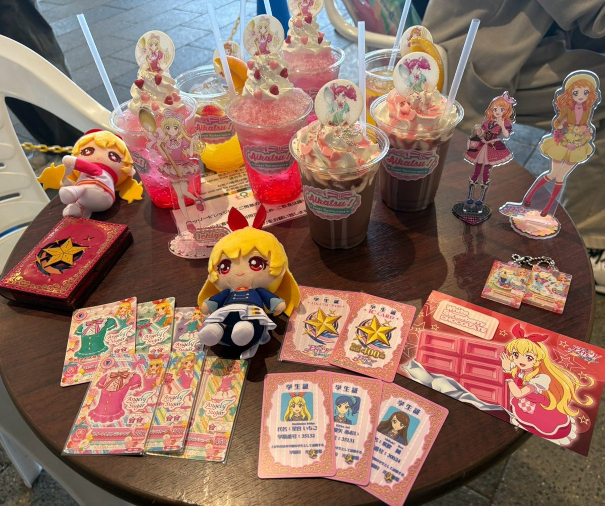 aikatsu01_06N's tweet photo. 同好会メンバーでツリービレッジとバンダイ本社に行ってきました！！
10/8から始まるアイカツ！アンコール、ワクワクが止まらないですね✨
その後はカラオケ🎤みんなで盛り上がれてとても楽しい時間でした！
 #関東アイカツ同好会 https://t.co/MqIeS1uYvM
