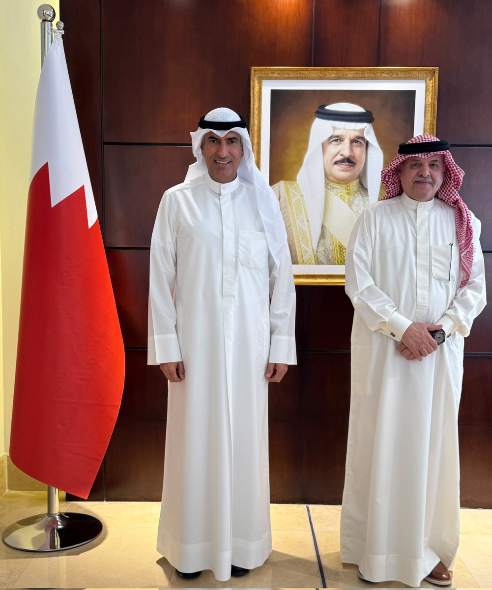 BahrainEmbJO's tweet photo. إستقبل سعادة السفير الشيخ خليفة بن عبدالله بن حمد آل خليفة،سعادة السيد سامي غصاب محمد الزمانان، سفير دولة الكويت لدى المملكة الاردنية الهاشمية، وذلك بمناسبة توليه مهام عمله كسفير لدولة الكويت الشقيقة، و تم خلال اللقاء بحث سُبل تعزيز التعاون بين البلدين الشقيقين. https://t.co/Z8rykMNZy2