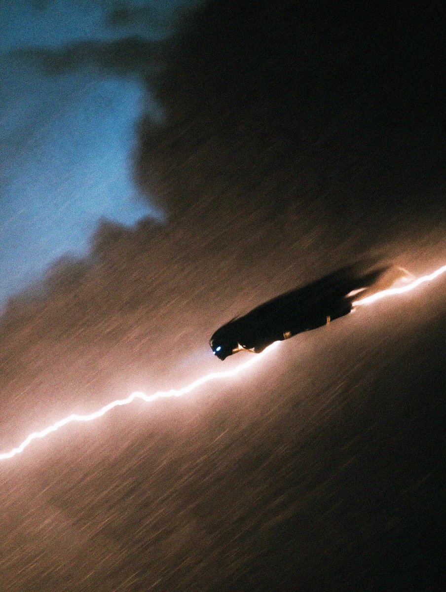 iamnotsrc's tweet photo. storm https://t.co/kKjzcdl4W6