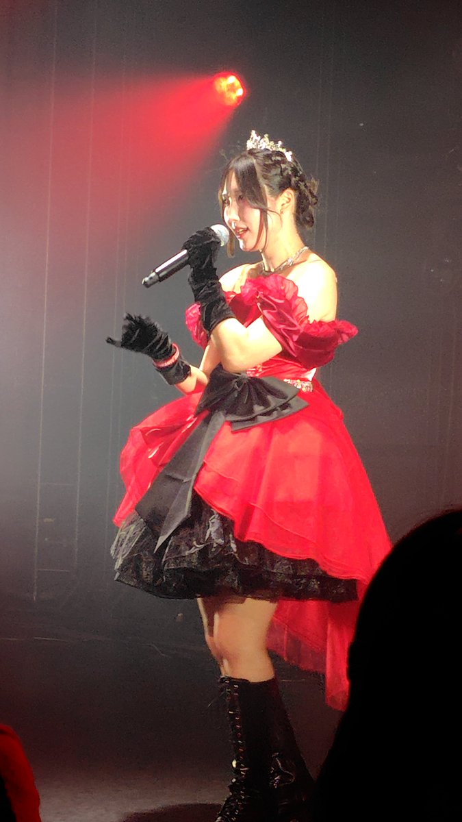 Natuakihuyou's tweet photo. 土曜日のAINOさん生誕ライブに行ってきました‼️
まずは主役のAINOさん😄
ドレスも似合っていて美しかった✨
セットリストも好きな曲が多く幸せな一日になりました🙌
誕生日おめでとうAINOさん🥳
#相思相AINO
#NEONLINE https://t.co/I5yEiDCD9f