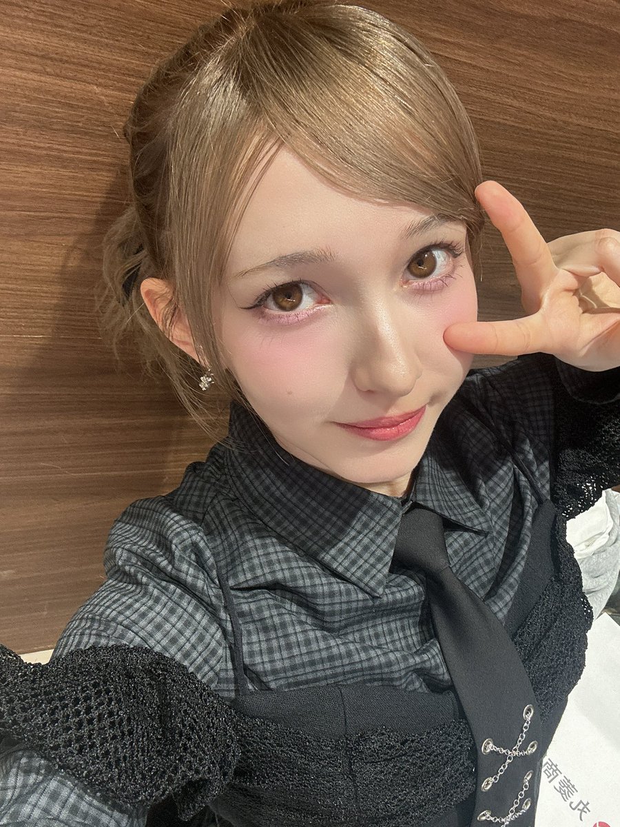 noel_fz1229's tweet photo. #CDTVライブライブ センセーショ初披露👻
ありがとうございました(  ˶ˊᵕˋ˶)
かっこよく出来たかなー、、？
テレビでかっこいいの初めてなので緊張したかもしれないです👻 https://t.co/KCxUSYR7qS