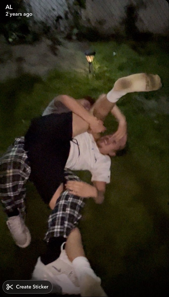 AlexWre29's tweet photo. When your friend banana splits you in your own backyard 😬 https://t.co/PAXm8hWtj0