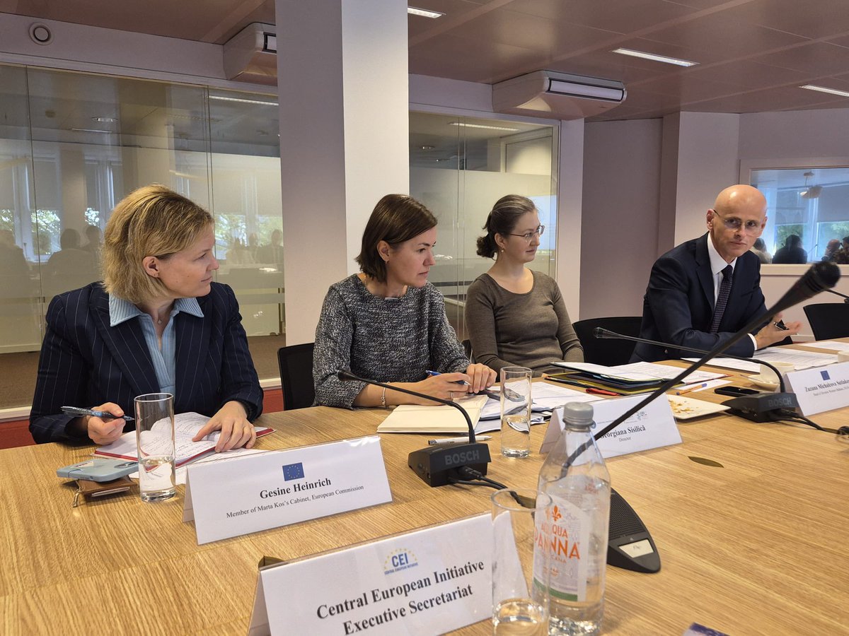 CEI_Secretariat's tweet photo. #RegionalCooperation as driver of #EuropeanIntegration 🤝
Roundtable held under Romanian CEI & SEECP Presidencies in Brussels 🇧🇪
Reps of #CEI and #SEECP exchanging views w/EU institutions & think tanks on how regional cooperation can help advance EU integration process. https://t.co/Y1fvYxc8IJ