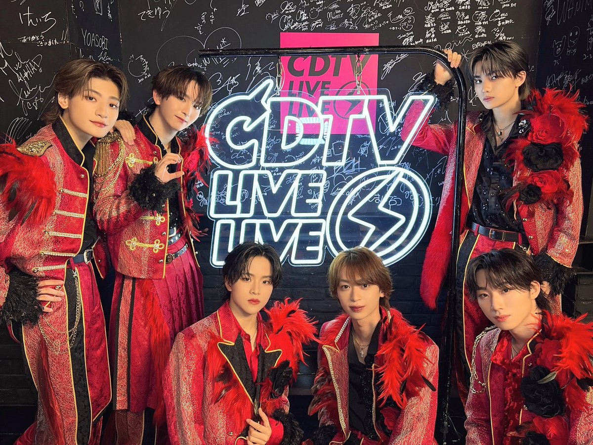 TBSCDTV's tweet photo. #CDTVライブライブ
今夜も激アツLIVEをお届け❤️‍🔥⚡️
本番直前ショットで実況中だよ📸

このあとは ボ ーカル&amp;ダンスグループ
#Lienel が登場！

とめどなく溢れ出す愛をテーマにした
情熱のアイドル歌謡「愛のダバダ」 を
フルサイズでテレビ初パフォーマンス✨ https://t.co/BQO4TscxyK