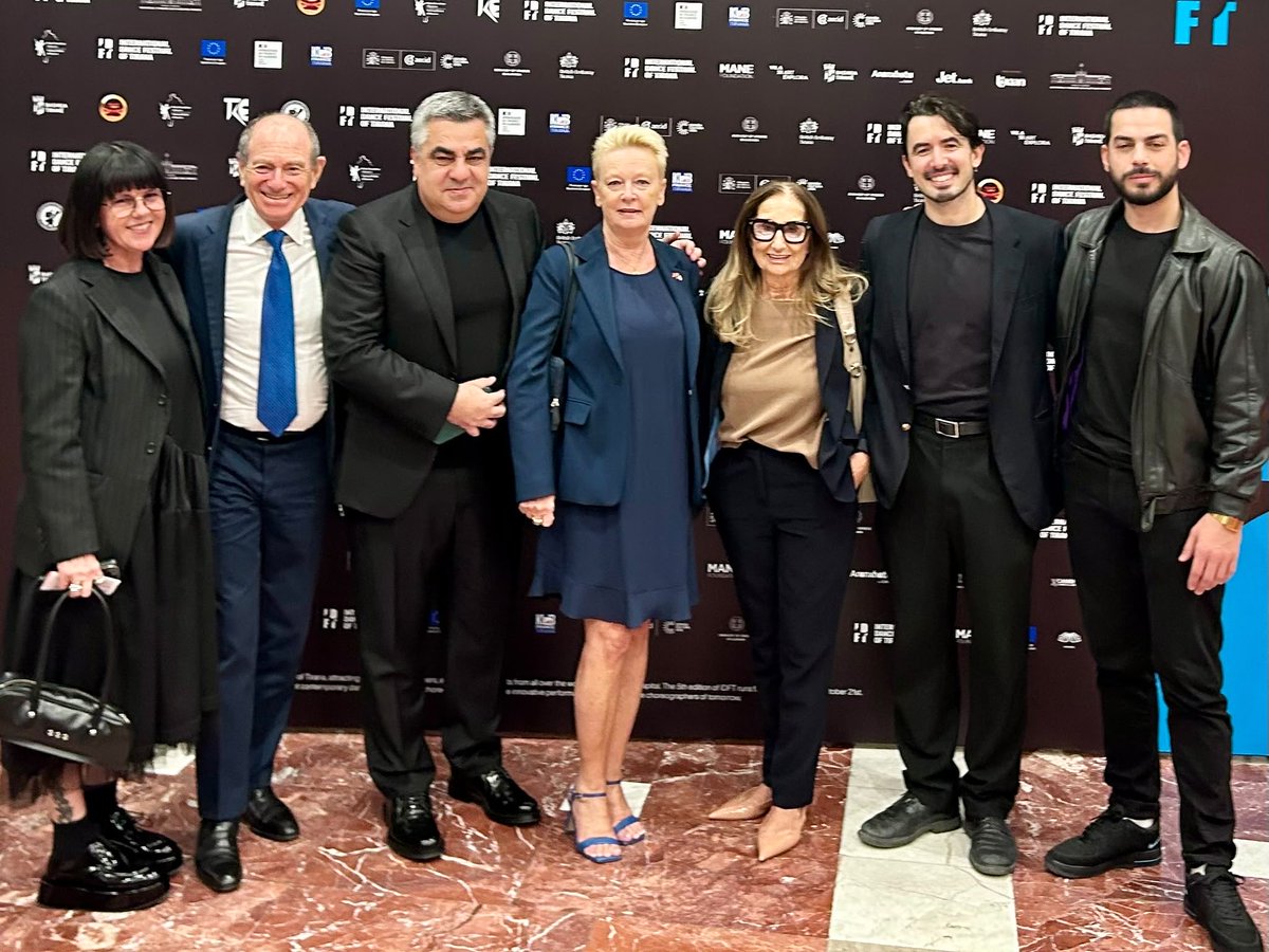 CatherineSuard's tweet photo. Formidable performance d’ouverture #IDFT ! Fruit d’une collaboration exemplaire 🇦🇱 🇽🇰 soutenue par @France_Albanie . Mention particulière #BrigelGjoka & #EdiBlloshmi qui incarnent les 🔗 culturels actuels entre 🇫🇷 et 🇦🇱
👏🏻 et 🙏 @BGonxhja #FestivalInternationaldeDanse📍#Tirana https://t.co/TgOiokiBVT