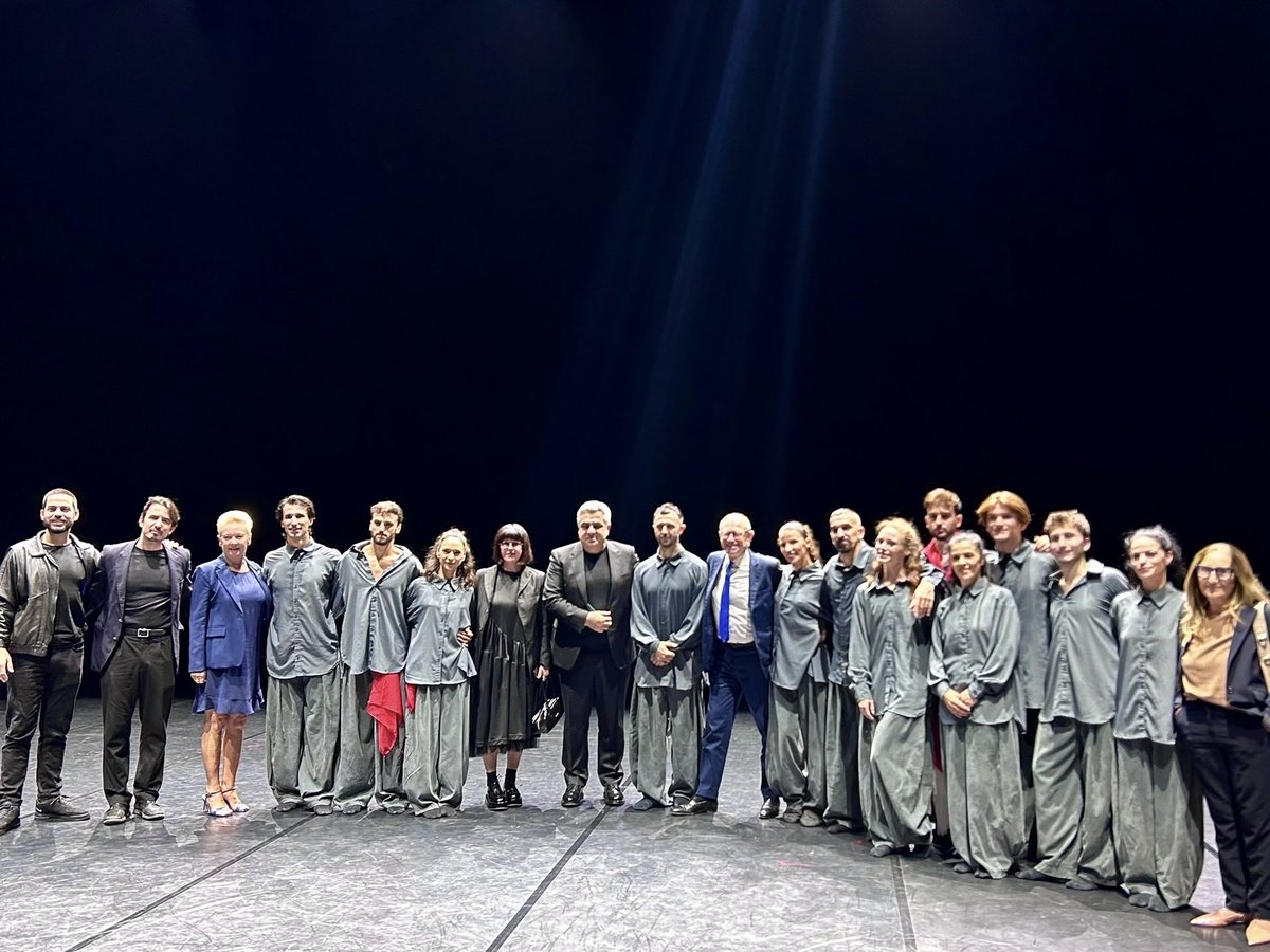 CatherineSuard's tweet photo. Formidable performance d’ouverture #IDFT ! Fruit d’une collaboration exemplaire 🇦🇱 🇽🇰 soutenue par @France_Albanie . Mention particulière #BrigelGjoka & #EdiBlloshmi qui incarnent les 🔗 culturels actuels entre 🇫🇷 et 🇦🇱
👏🏻 et 🙏 @BGonxhja #FestivalInternationaldeDanse📍#Tirana https://t.co/TgOiokiBVT