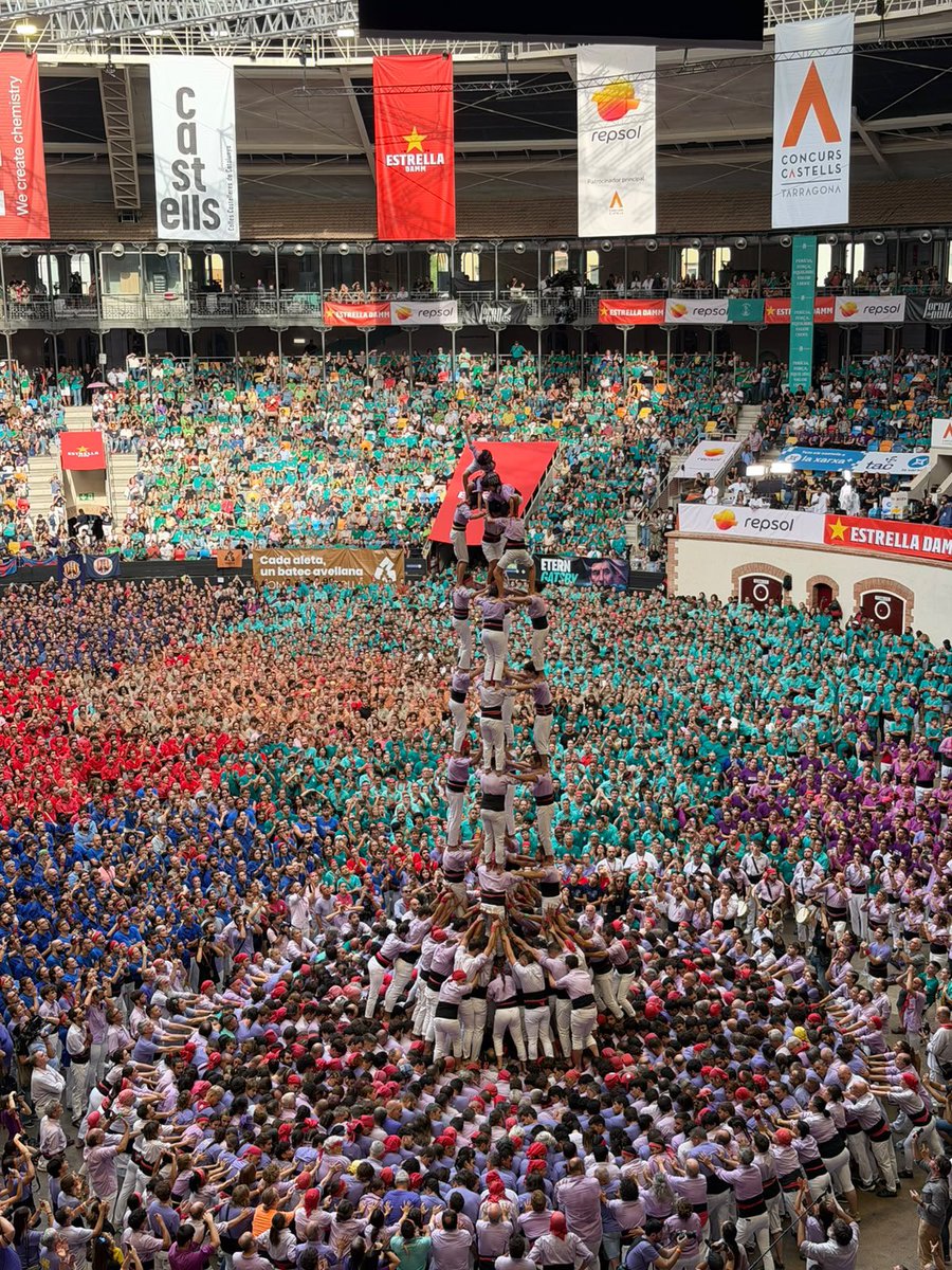 JoveDeTarragona's tweet photo. 💥 Ahir a la Tarraco Arena vam carregar el nostre primer 4d10fm! Vam obrir el @concurscastells descarregant el 5d9f i el vam tancar amb el 2d9fm, assegurant-nos la tercera posició, un nou podi i un dia que recordarem tota la vida!

Gràcies, Colla, per ser responsables d’una catarsi col·lectiva!

#FemElPas #castells #ConcursTGN2026