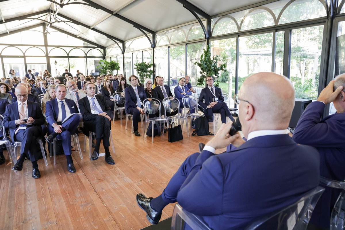 GruppoCDP's tweet photo. La Governance Community lanciata da CDP coinvolge alcune tra le principali realtà economiche italiane. Ne fanno parte 28 società partecipate, quotate e non quotate: @AnsaldoEnergia, Autostrade per l'Italia, CDP Equity, CDP Real Asset SGR, CDP RETI S.p.A, CDP Venture Capital SGR, @eni , @euronext , F2i SGR, @Fincantieri , Fintecna, Fondo Italiano d'Investimento SGR, Gruppo Gpi, GreenIT, HOTELTURIST S.P.A. (TH Resorts), ICSC, @Italgas , @nexigroup, @OpenFiberIT, @polostrategico, @PosteItaliane, Renovit, Saipem, @SIMEST_IT, @snam, @TernaSpA, @GruppoTrevi e @Webuild_Group.