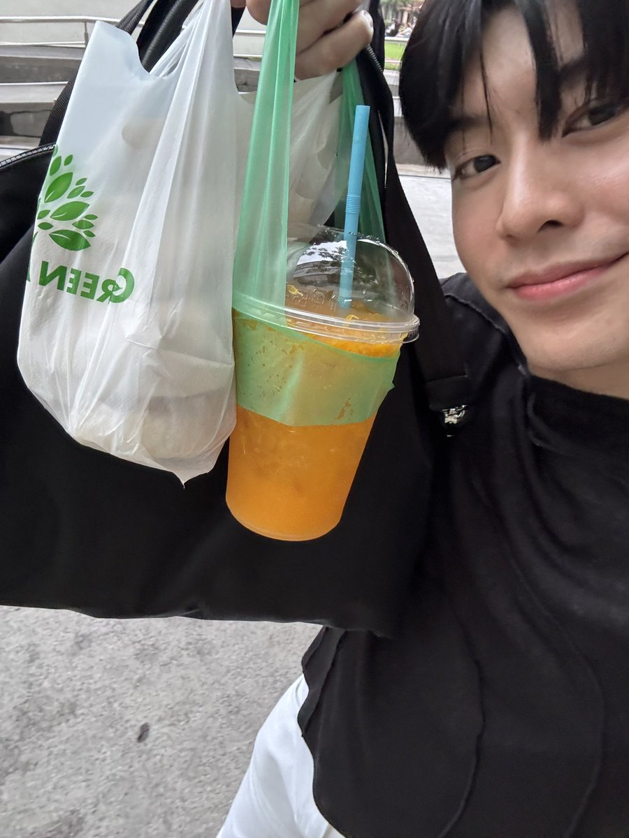Kanompiiee's tweet photo. เติมพุงงง ทุกคนอย่าลืมหาอะไรอร่อยๆทานกันด้วยนะคับบบ https://t.co/XFuQhszVUM