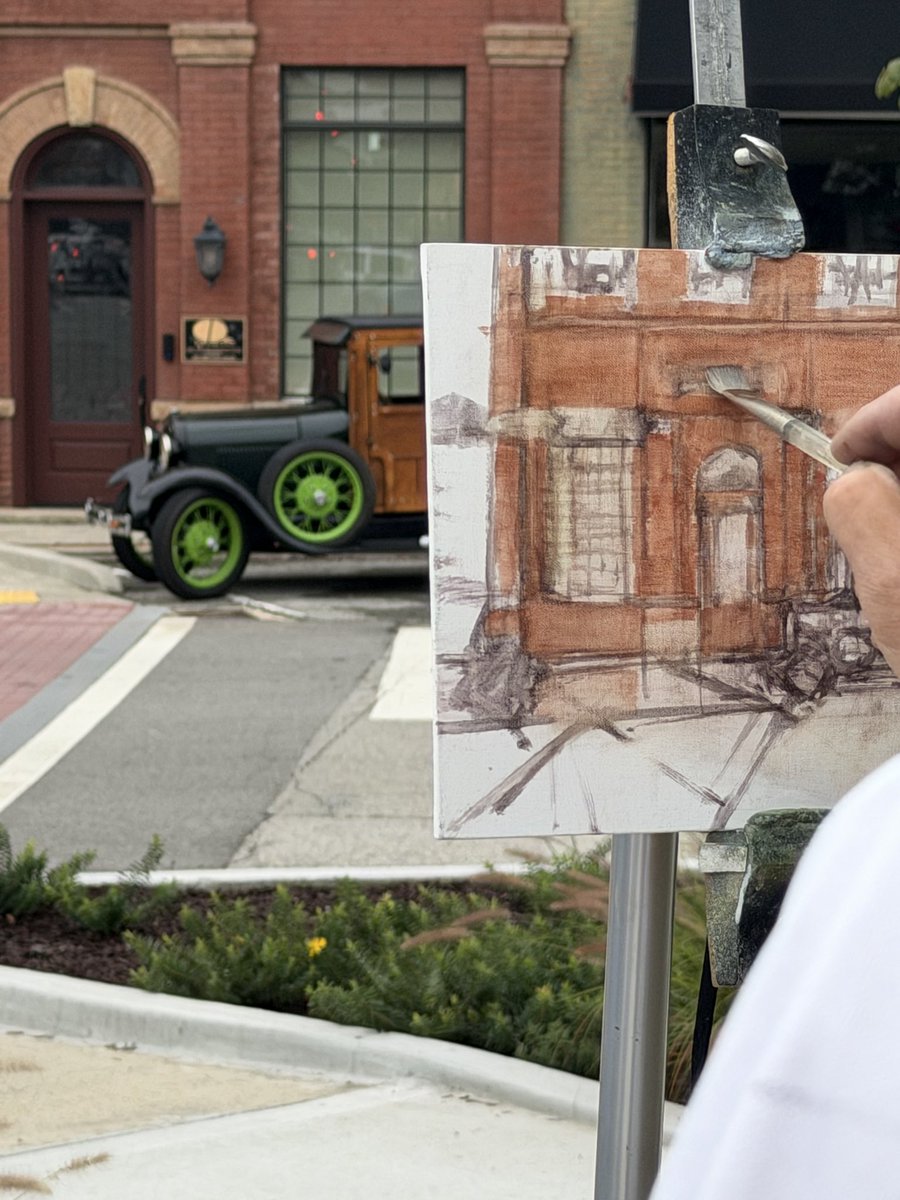 YagerTweets's tweet photo. This past weekend Malinda and stayed in Livingston to see the Paint Livingston Plein Air competition. Twenty-five top plein air painters from ten different states will set up their easels in and around Livingston to paint.  What a sight to behold. Thank you Overton Arts Council! https://t.co/B8smPvgFAV