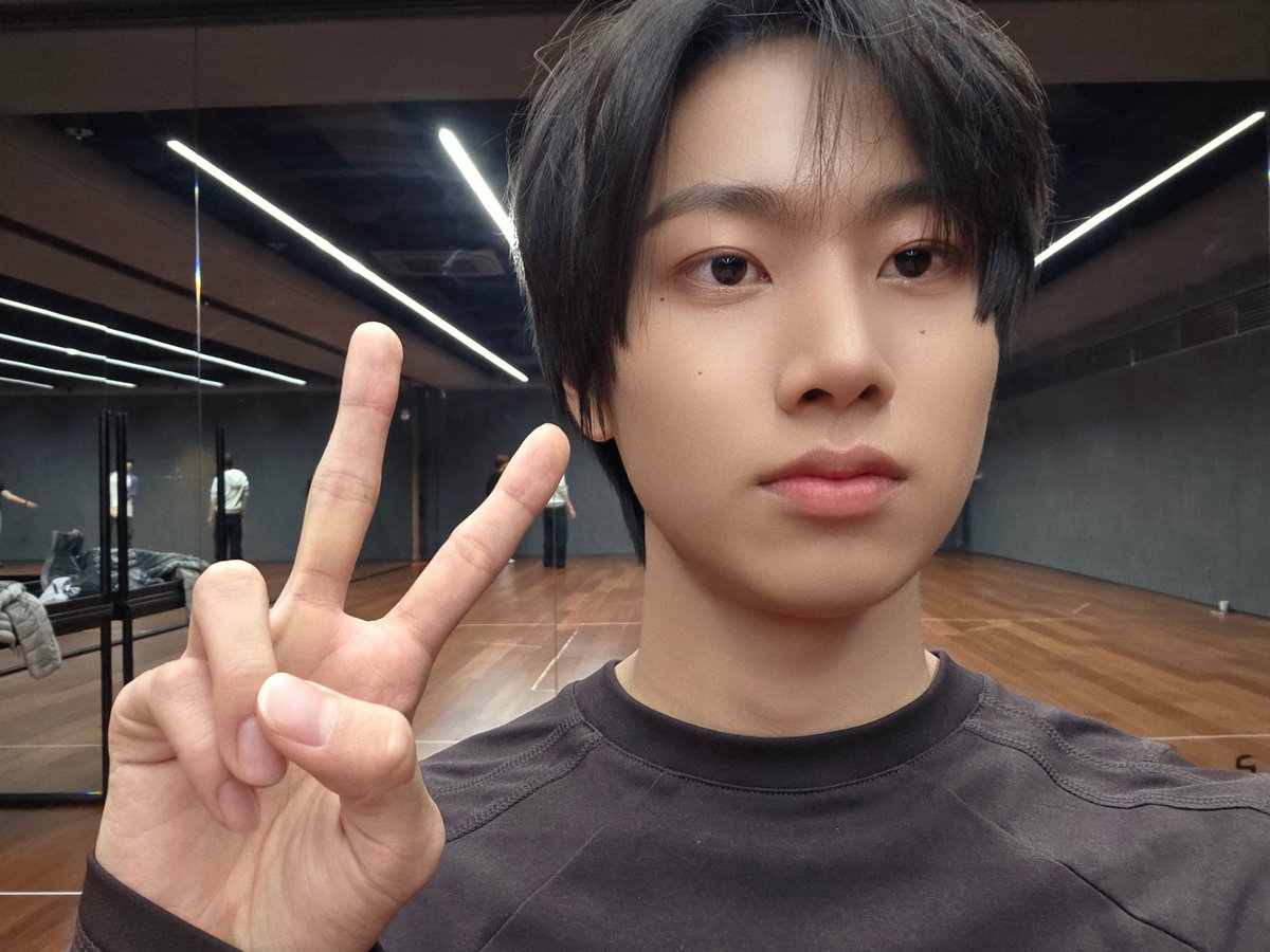 IDID_starship's tweet photo. [🌠] #김민재_DID
멋진 보이 성현 생축😎

#IDID #아이딧 
#KIMMINJAE #김민재 https://t.co/AoWhF8p3N6