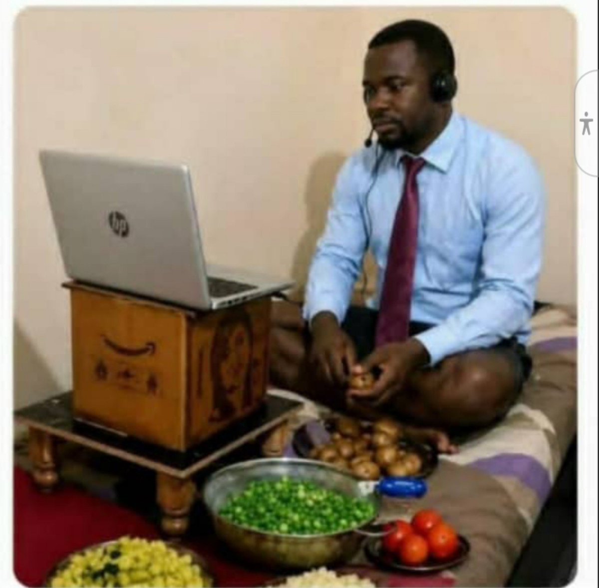 CheweSosa's tweet photo. The overwhelming sadness of deleting messages when your partner is coming over https://t.co/j8YcF3uBEX