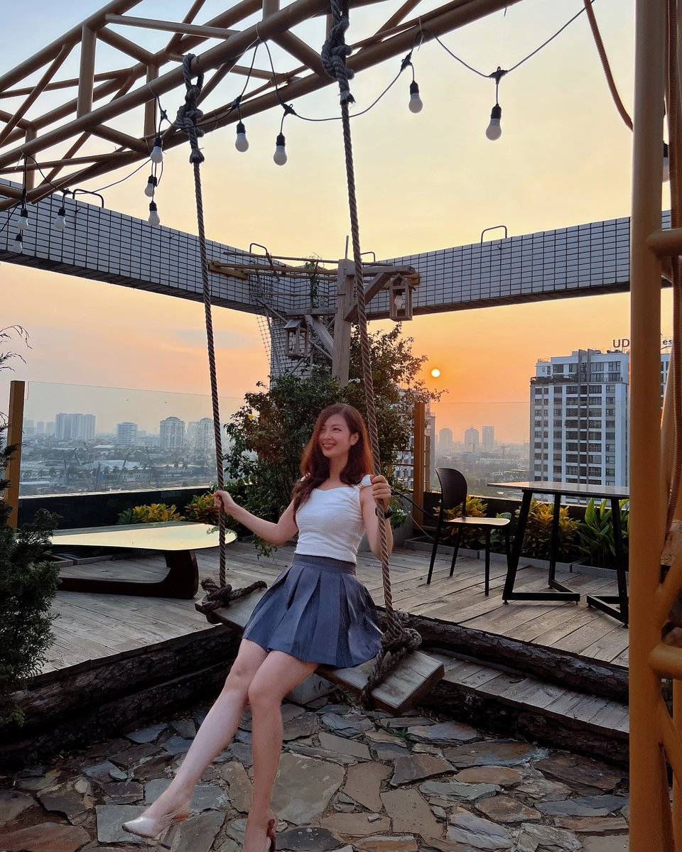 hanifeyaban's tweet photo. Tiệm hoa không thể đóng cửa chỉ vì một bông hoa héo. Cậu cũng đừng để một chuyện không vui khiến cả ngày trở nên u ám. https://t.co/TfkhvKr2Nk