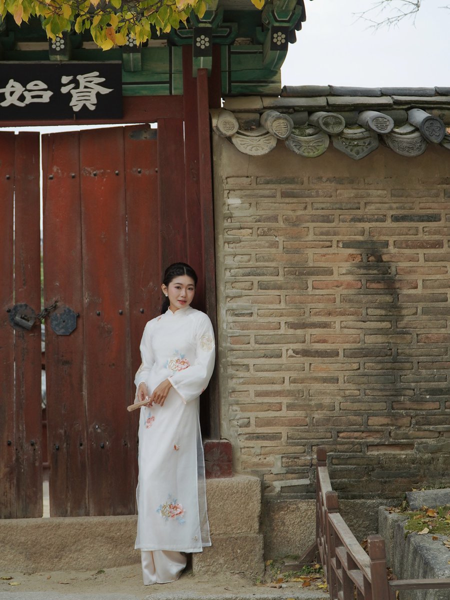 derbeder_esma's tweet photo. Áo dài, sắc thu vàng và Changdeokgung những ngày đầu năm. https://t.co/N0By0O1AlC