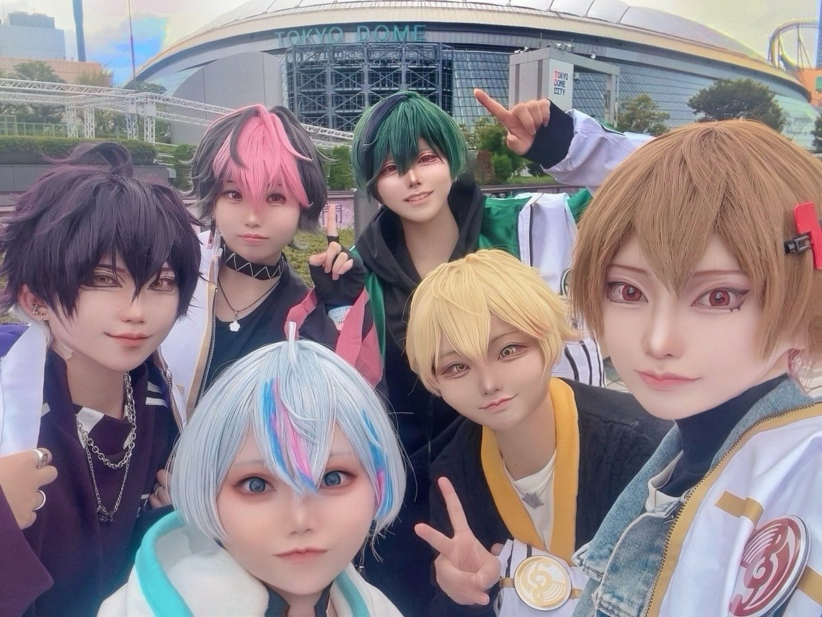 temotemo_tantan's tweet photo. 6人で遊んできました！！🎼
お揃いジャケット作成してこの場所！！大優勝でした！！！😭👏✨

⚠︎nmmn,Cosplay
#シクフォニコスプレ
#コスフェスTDC https://t.co/eVrxtzNEOq