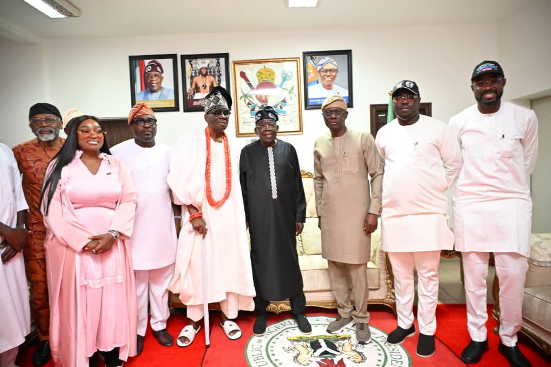 honlaraoyekan's tweet photo. Yesterday, I joined my dear father, the Oba of Lagos, HRM Oba Rilwan Akiolu, alongside Governor Babajide Sanwo-Olu @jidesanwoolu and Prince Fatai Akiolu, to receive President Bola Ahmed Tinubu GCFR @officialABAT during his private visit to the historic Iga Idunganran Palace.

This gathering underscored the vital partnership between our political leaders and traditional institutions in driving community engagement, peace, and progress.