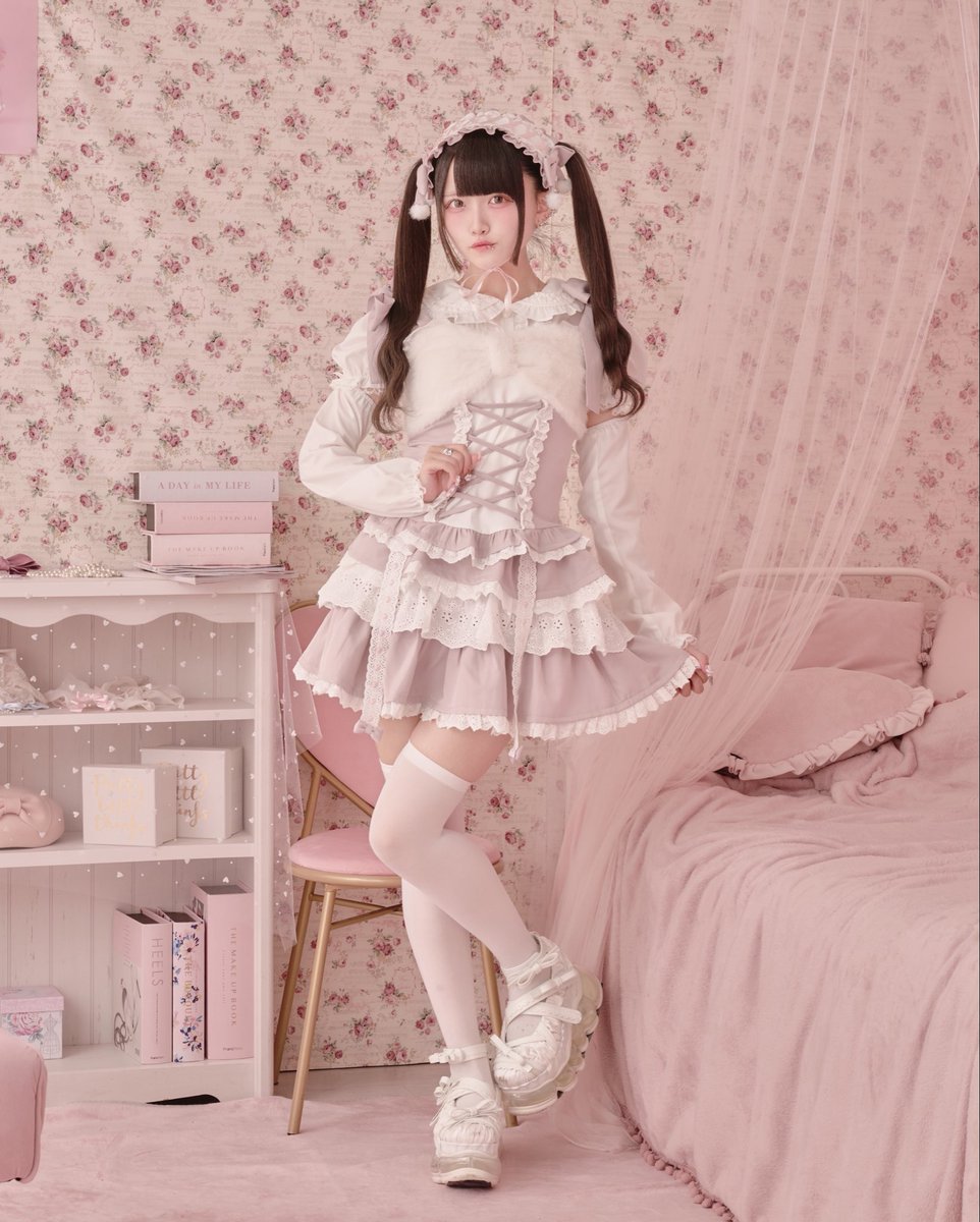 romeritual's tweet photo. 🎀RomeRitual

❤︎Fur Ribbon Corset Bustier
❤︎Ribbon Corset Tiered Skirt

10.28(Wed.) 12:00~ release𝜗𝜚 https://t.co/4HABta3vLJ