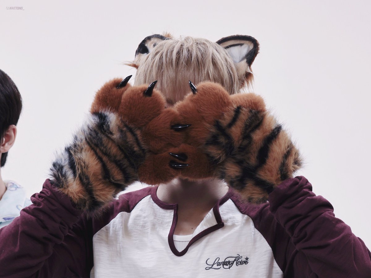 K4tt0ng_'s tweet photo. 261002 후즈팬

🐯🐾

#AHOF #아홉
#박주원 #JUWON https://t.co/8lGpLSHeYs