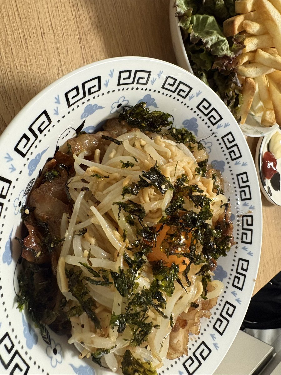 zd1np's tweet photo. ナムルビビンバ丼 https://t.co/zJCRbJDlK6