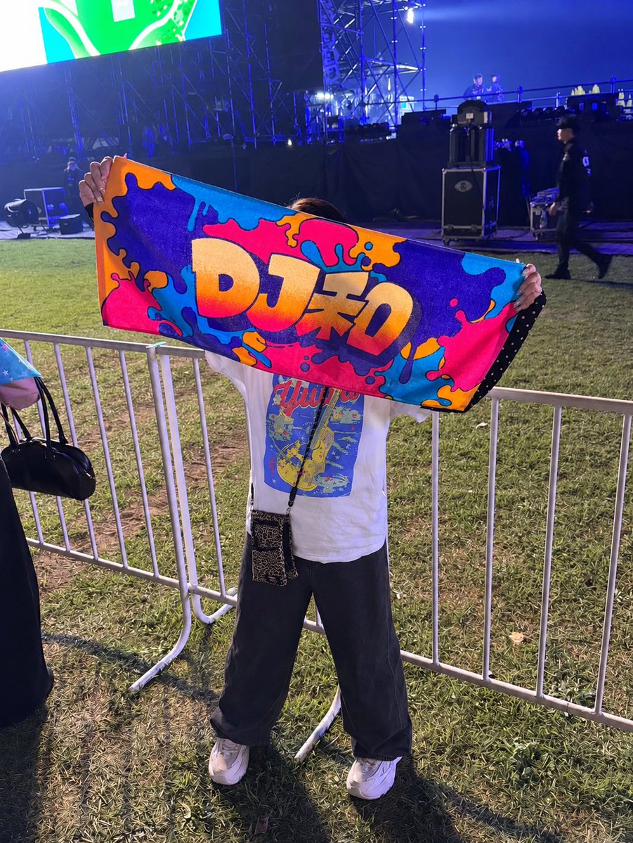 w_34_34's tweet photo. rockin' star Carnival 2026
去年に引き続き最前でたのしめました🤩❤️‍🔥 音楽×花火ほんとに発明！！DJ和さんの選曲良すぎ！！ 来年も絶対に行くもんね🎇 スケジュール入れました🫰

@djkazu1025 
@rockinon_fes 

#ロッキン花火 #rsc2026 https://t.co/tE63BgScyr