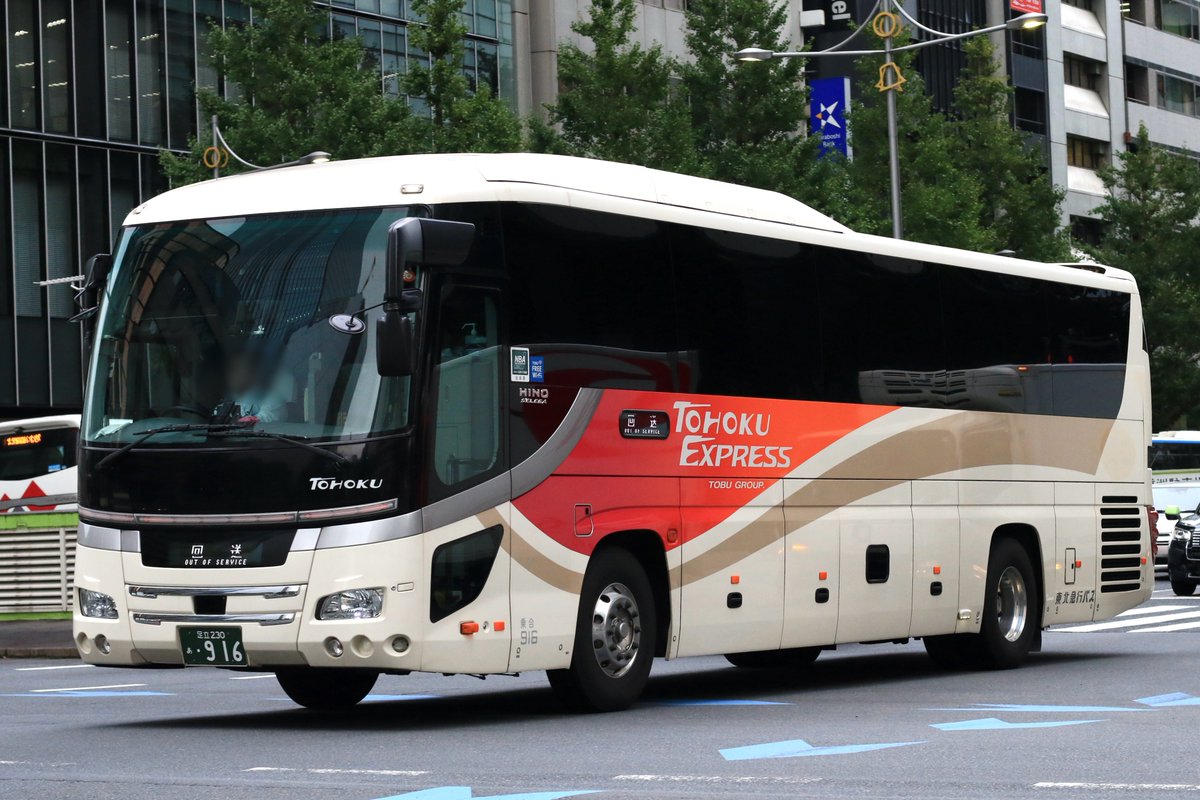 yasaka_swp's tweet photo. 東北急行バス
907 QRG-RU1ESBA
909 2RG-RU1ESDA
916 2RG-RU1ESDA

仙台から帰ってきた907、仙台に向かった909、謎の回送(教習？)916。
やっぱスモーク固定窓は良いですねぇ。 https://t.co/SQMBFJyaND