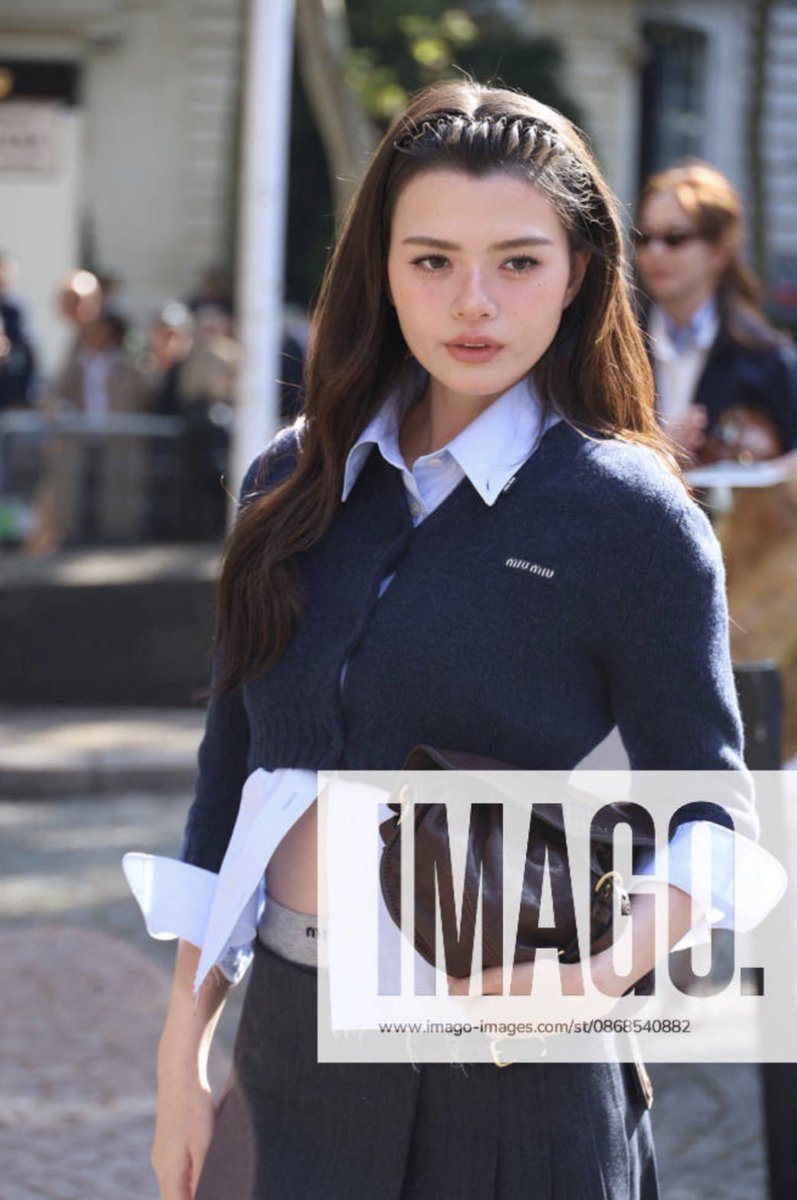 ArachonCm's tweet photo. โลโก้ใหญ่เต็มตาจริง 

REBECCA X MIU MIU PFWSS27
#MiuMiuSS27xBecky 
#MiuMiuPFWxBecky
#beckysangels #BeckyArmstrong https://t.co/XDlS5vjt0G