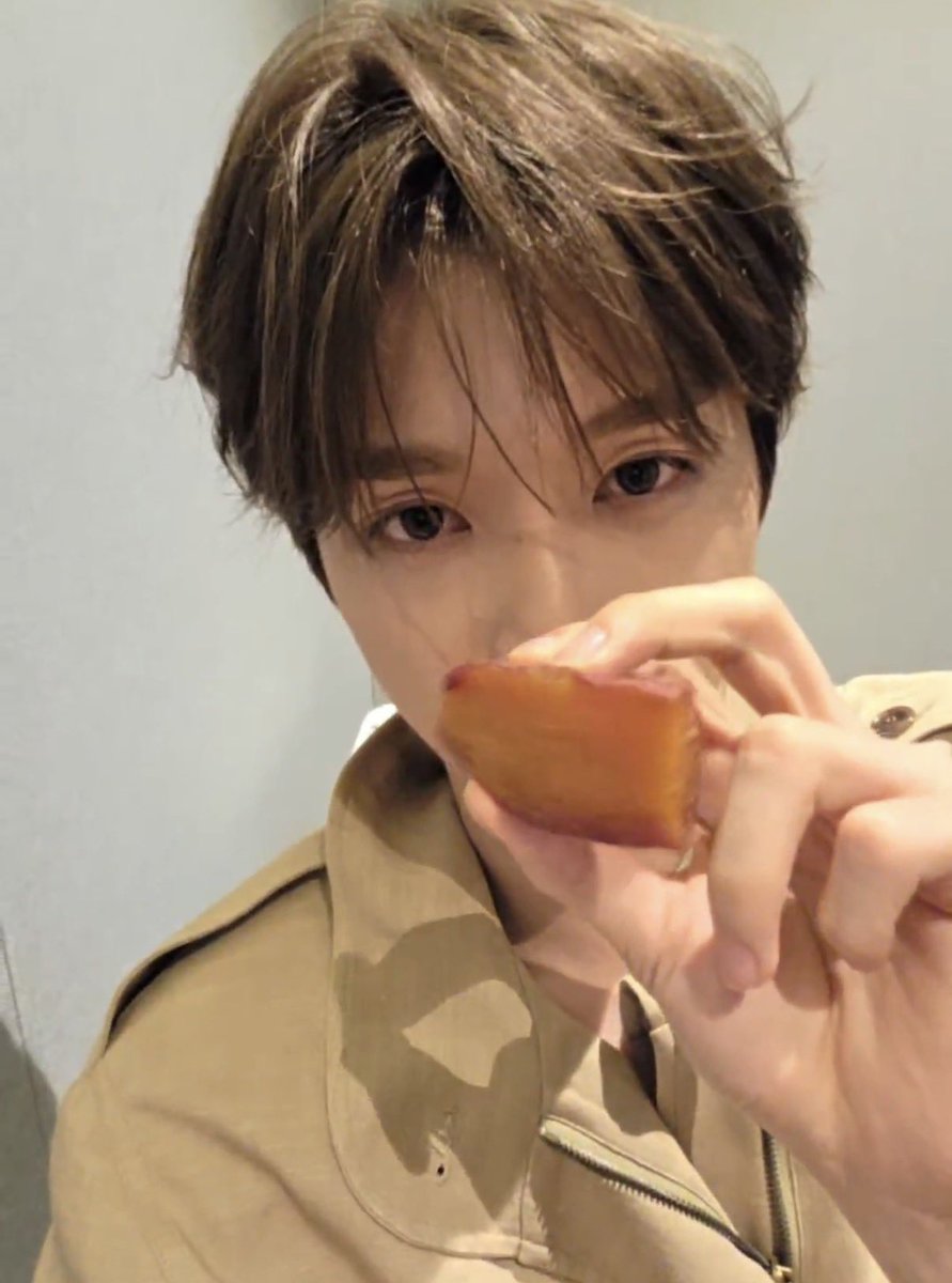nineninecom's tweet photo. 토끼 고구마 먹어도 됨? https://t.co/4PgQt30oJz