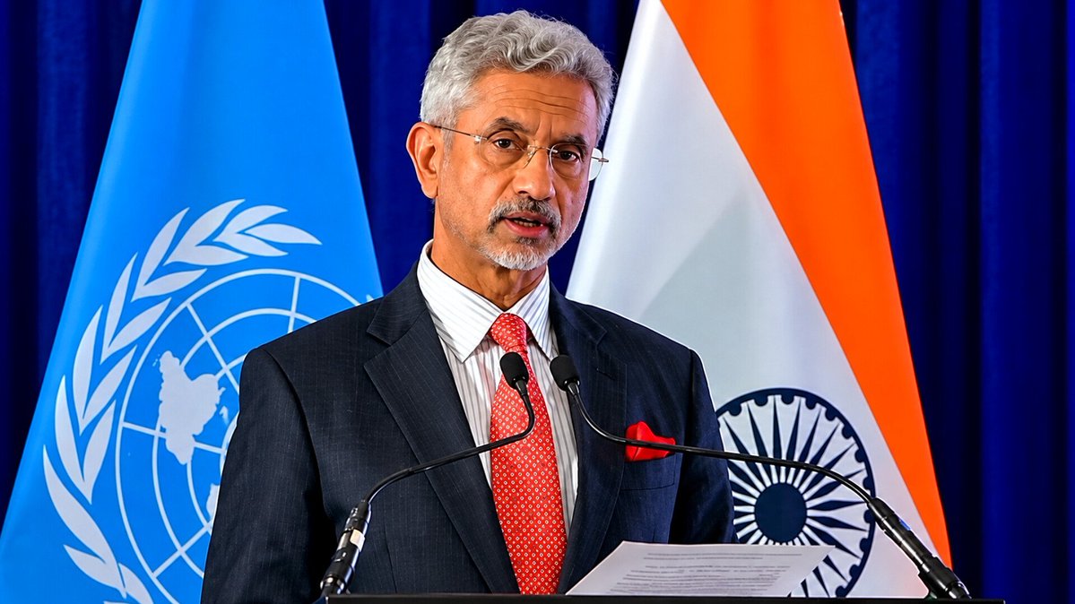 TheMilObserverr's tweet photo. India Is Now Actively Talking to Both Kyiv and Moscow on Ukraine 🇮🇳

Jaishankar confirmed India has moved beyond just advocacy and is now in direct conversations with both Russia and Ukraine on the war.

The focus right now is Black Sea shipping safety, along with grain exports, energy supplies, and possible non-attack arrangements.

Ukraine's foreign minister said Kyiv has received separate ceasefire proposals from India and three other countries.

This comes days after Putin said Modi has good ideas for a mutually acceptable solution, and after Modi's own talks with Putin in Bishkek back in August. 🇮🇳