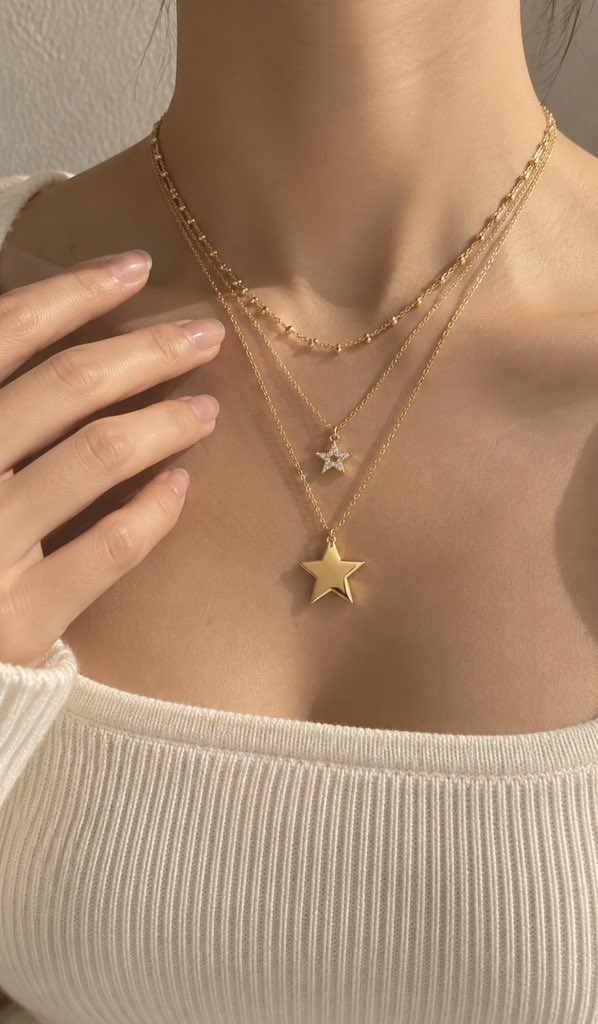 theaveliaa's tweet photo. Minimal, zarif ve her kombine yakışan yıldız kolye ⭐️ https://t.co/UmyRRpylVp